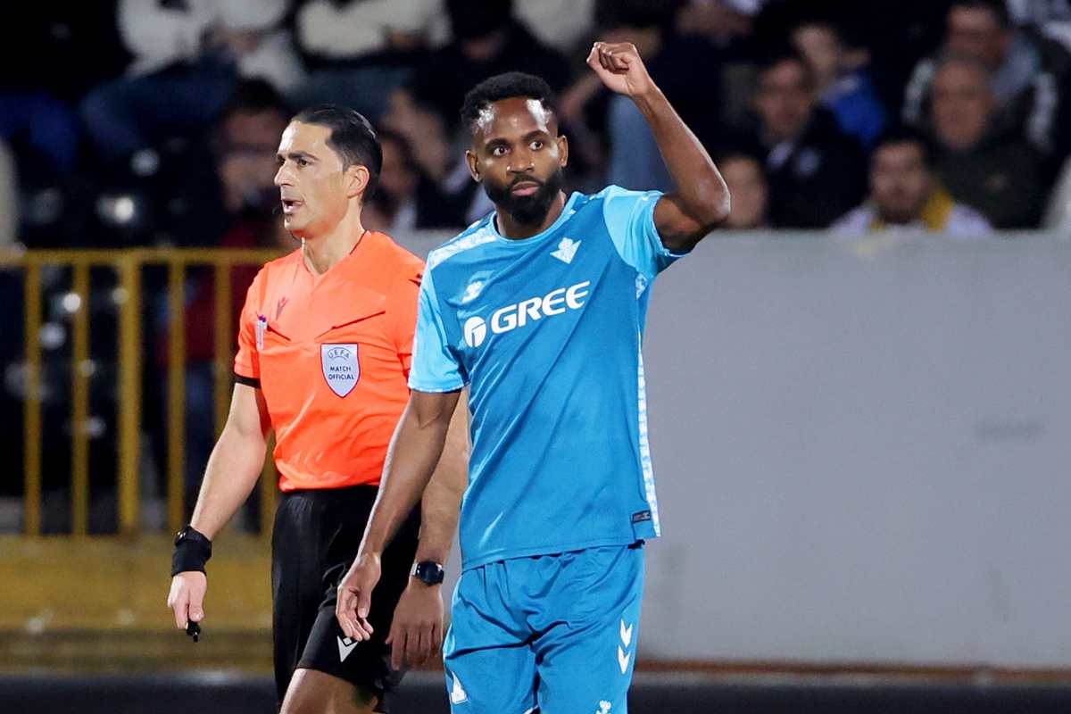 Milan, l'attaccante Bakambu è l'occasione a sorpresa che si presenta dal Betis