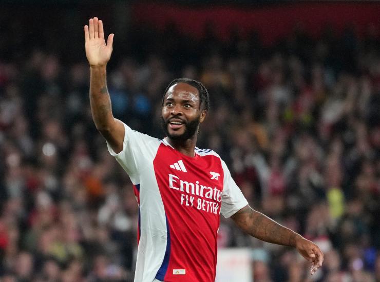 Sterling saluta il pubblico