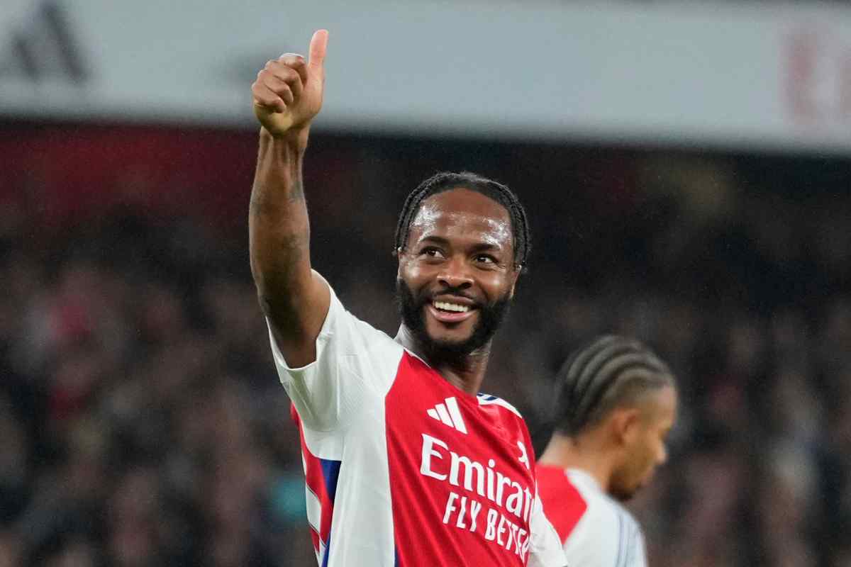 Sterling con il pollice alzato