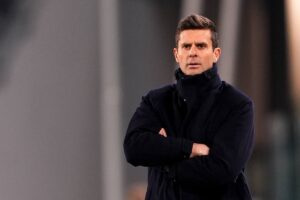 Thiago Motta con le braccia conserte